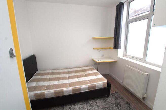 4 bed House for sale Image 11