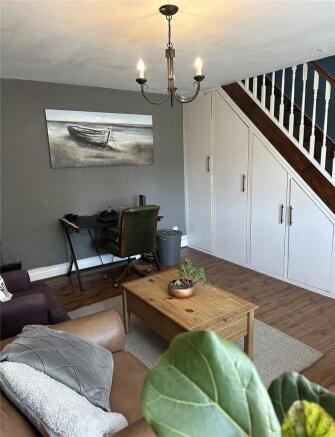 7 bed Detached for sale Image 10