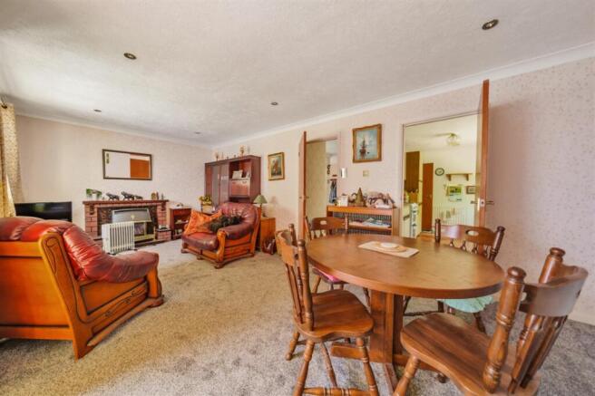 Sitting Room/Dining Room