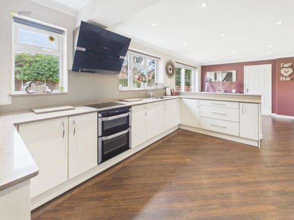 cam04425g0pr0357still012