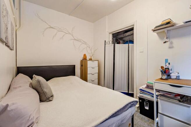 5 bed Flat for sale Image 7