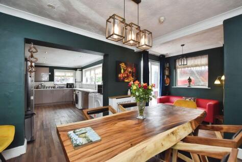 Meadow Road, Salisbury ***VIDEO TOUR***