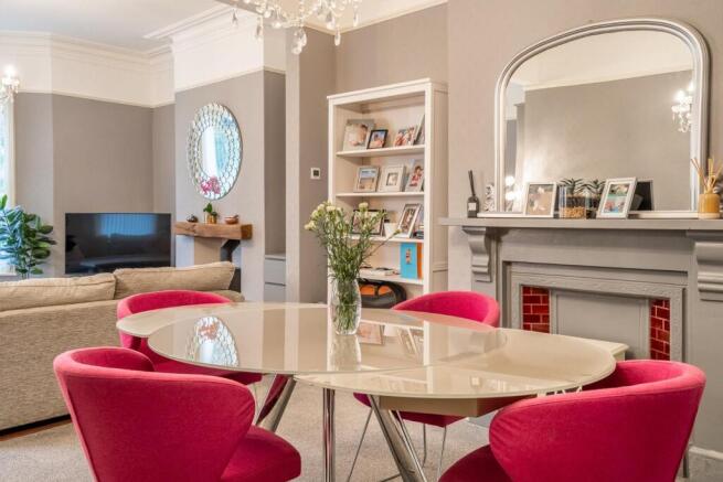 6 bed Town House for sale Image 8