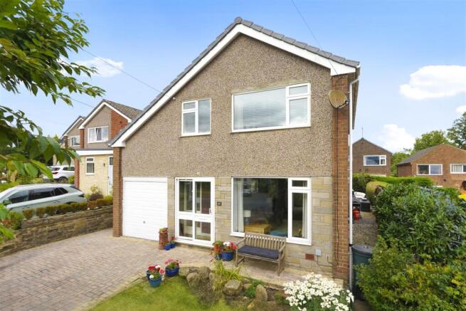 4 bed Detached for sale Image 5