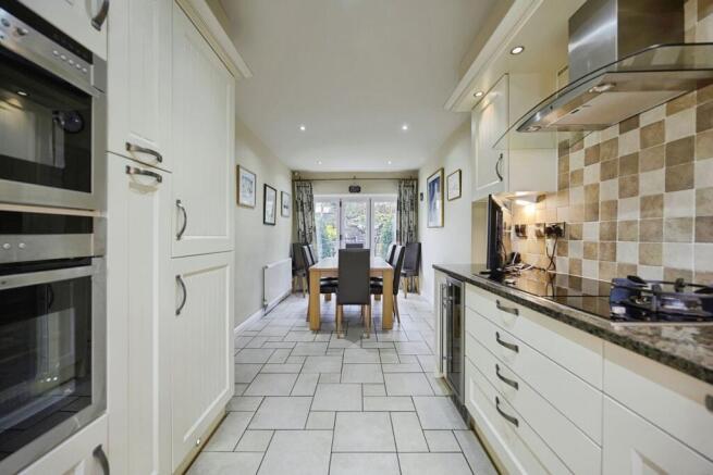 6 bed Detached for sale Image 6