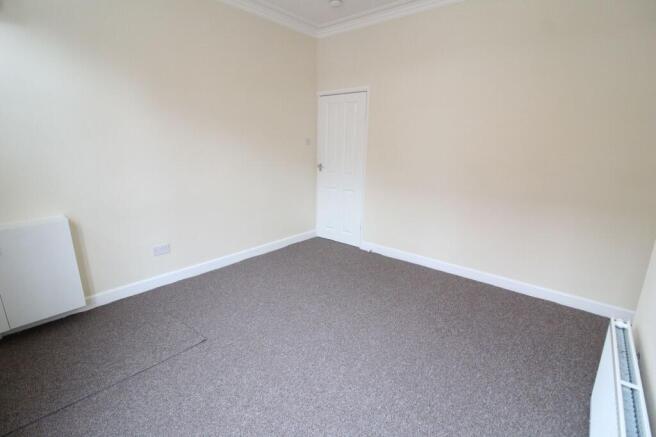 2 bed Terraced to rent Image 4