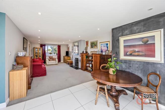 Manor Close, 28-010.JPG