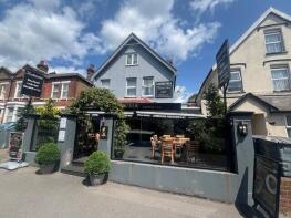 10, Station Road, London N21 3RB