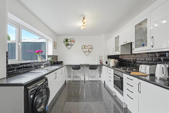 Kitchen_2.jpeg