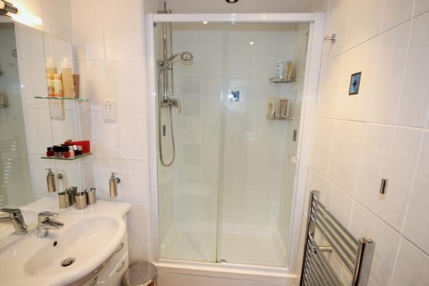 3 piece En-suite Image 2