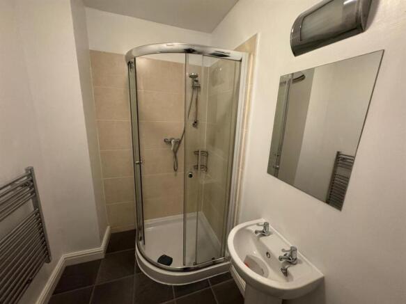 2 bed Apartment to rent Image 10