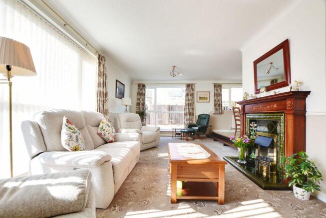 L- Shaped Lounge Diner