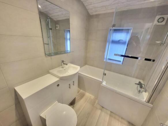 3 bed House to rent Image 4