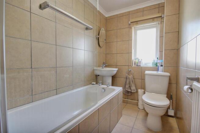 4 bed Detached for sale Image 12