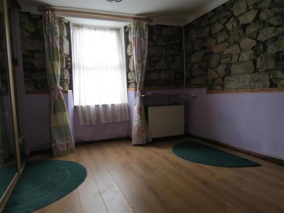Dining Area: