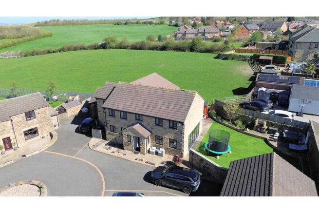 5 bed Detached for sale Image 5
