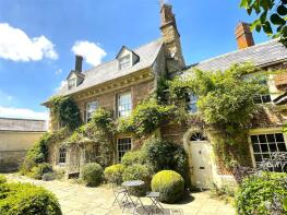 Morley House, Market Place, Lechlade GL7 3AA