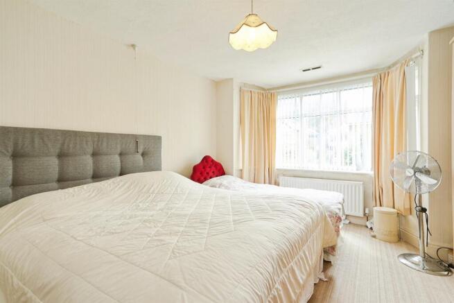 5 bed Semi-Detached for sale Image 6