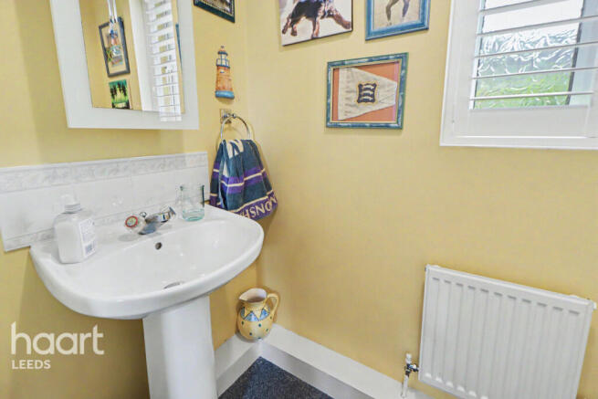 4 bed Detached for sale Image 11