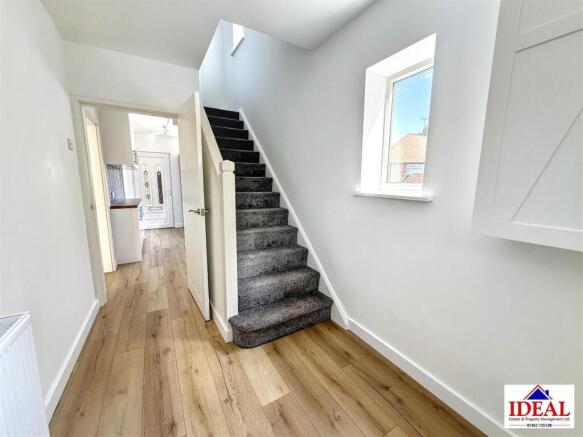 3 bed Semi-Detached for sale Image 9