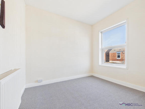 2 bed Terraced to rent Image 12
