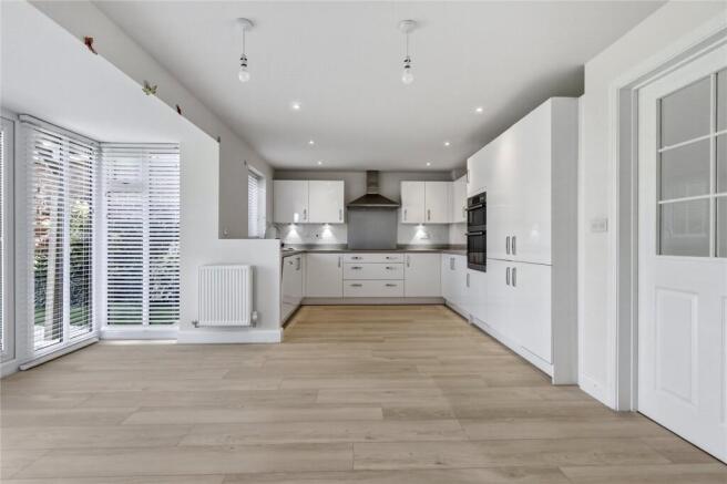 4 bed Detached for sale Image 4