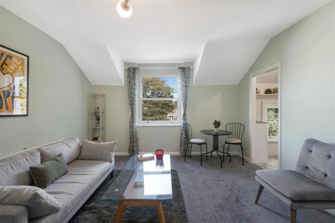 Flat 7 102 The Grove London W5 3SH - 005.jpg