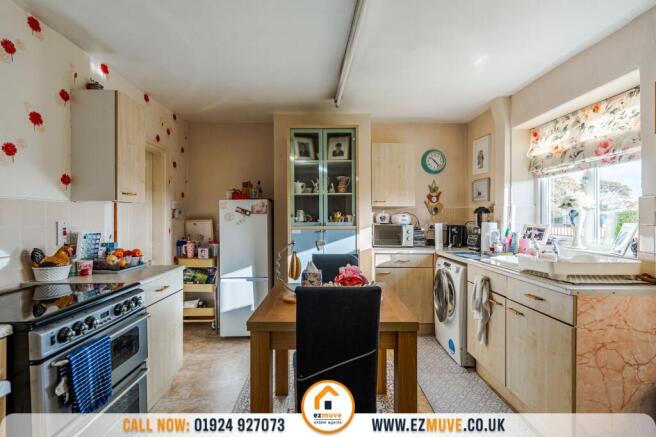 3 bed Semi-Detached for sale Image 6