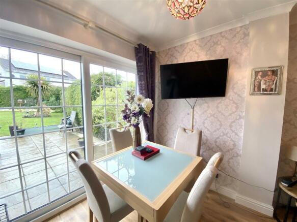 SITTING/DINING ROOM