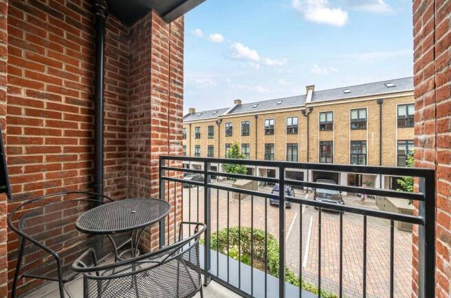 1329121-15-688244...