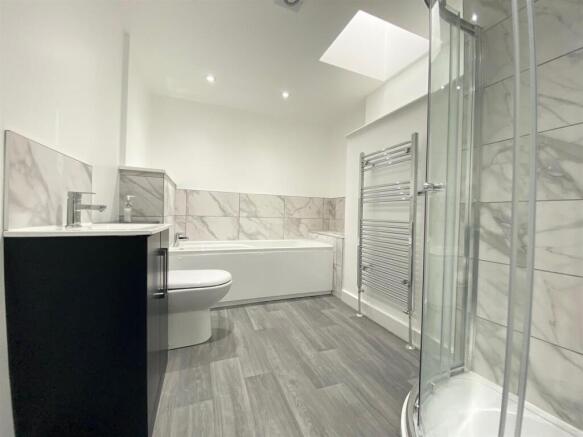 Bathroom 1.jpg