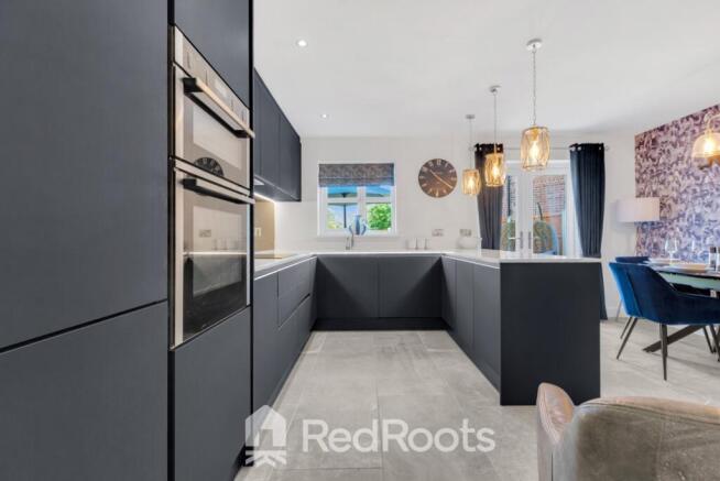 4 bed Detached for sale Image 5