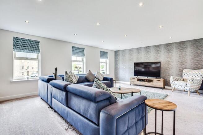 5 bed Detached for sale Image 6
