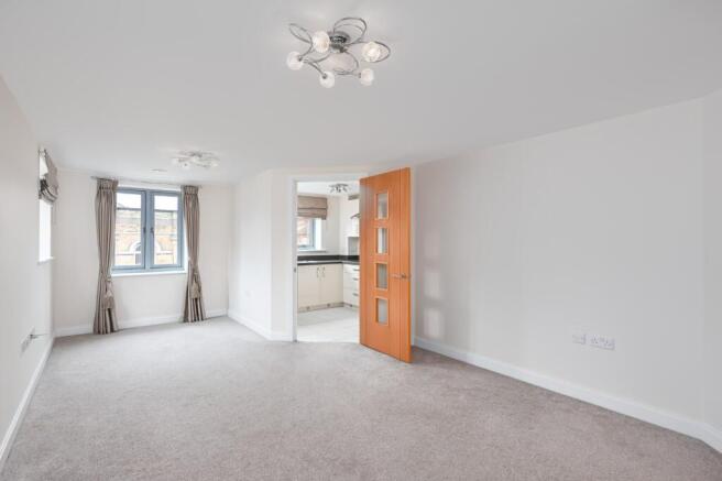2 bed Flat for sale Image 4