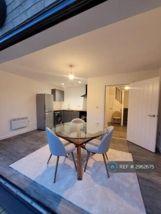 3 bed Semi-Detached to rent Image 4