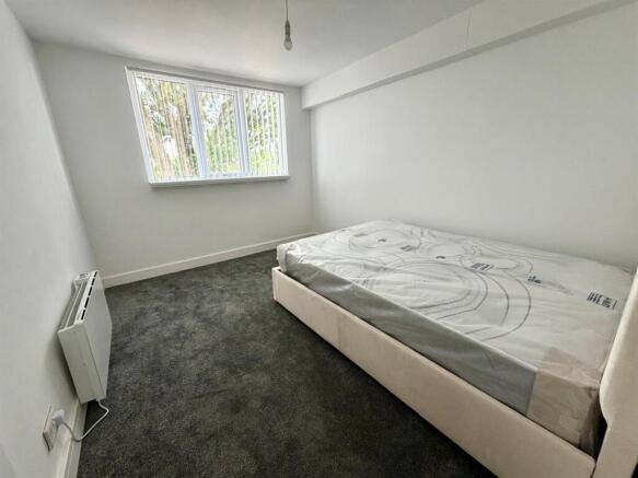4 bed Terraced to rent Image 10