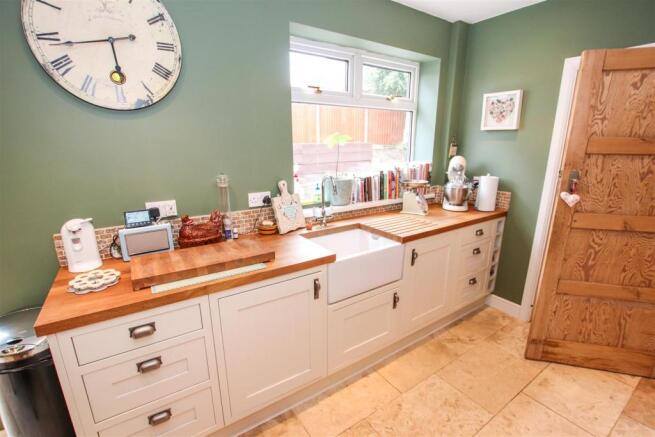 LUXURY FITTED KITCHEN / DINER