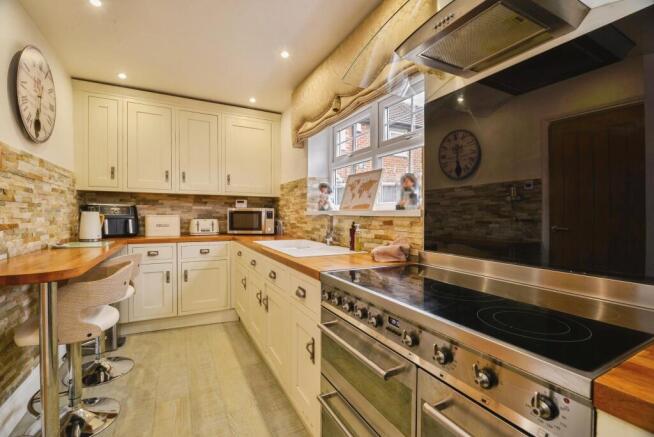 2 bed Semi-Detached for sale Image 5
