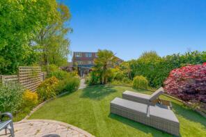 8, Chandlers Mead, Lewes BN8 4SZ