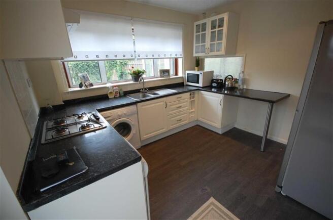 FITTED KITCHEN