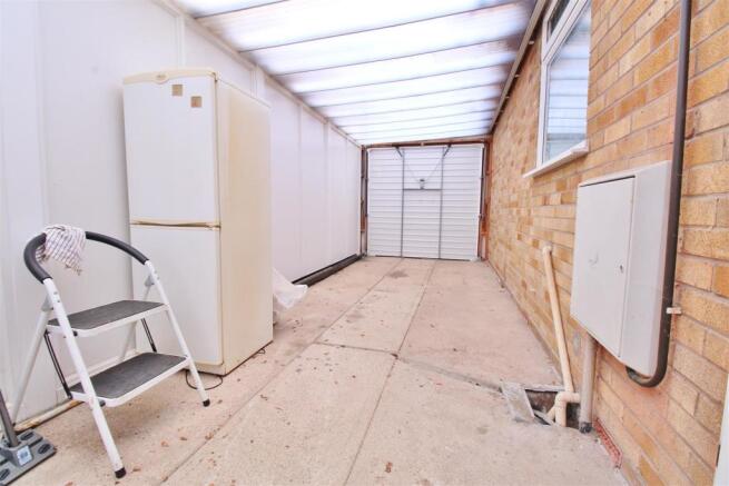 Garage/Car Port/Utility