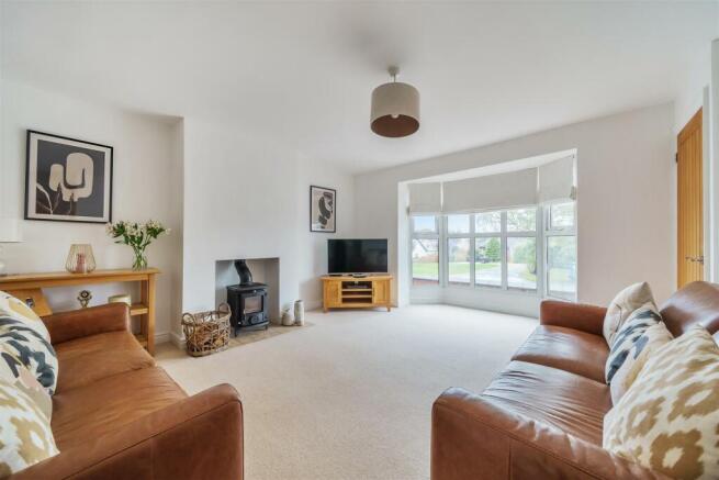 3 Brackley Road, Silverstone (14).jpg