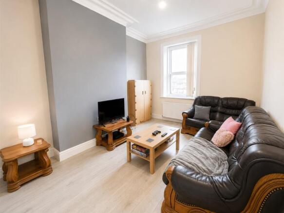 168 Heaton Road loun