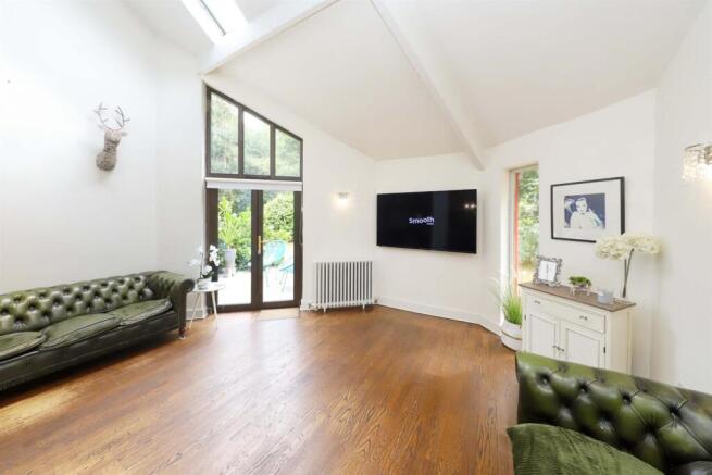 Robinwood Grove, Uxbridge photo 4