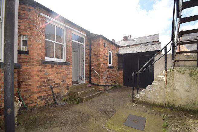 2 bed Apartment to rent Image 10