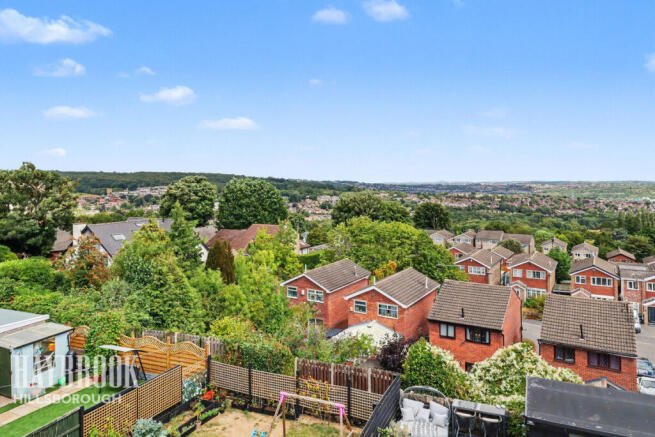 4 bed Semi-Detached for sale Image 2
