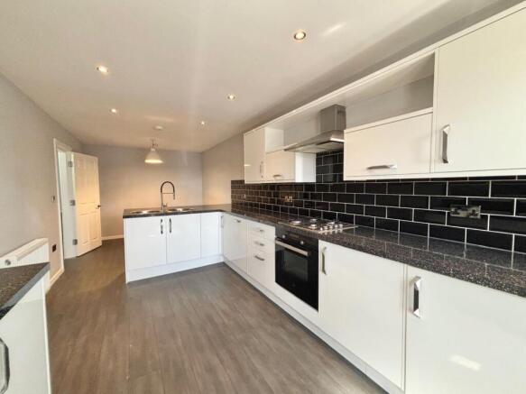 4 bed Detached for sale Image 4