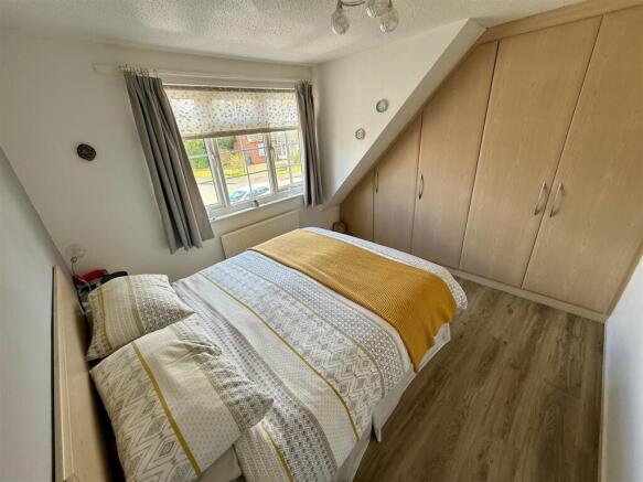SR3 Bed1.jpg