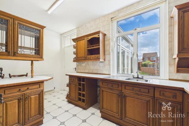 2 bed Semi-Detached to rent Image 5