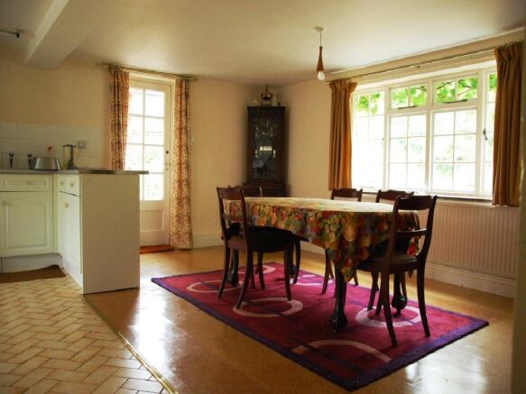 KITCHEN/FAMILY ROOM